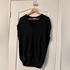 Aritzia Wilfred Free Black Blouson V- neck Style Tee